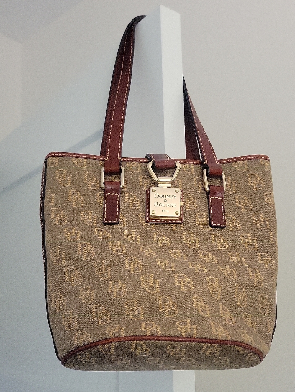 Vintage 1975 Dooney & Bourke Brown Monogram Bucket Bag with Cognac Brown Trim - Picture 3 of 16